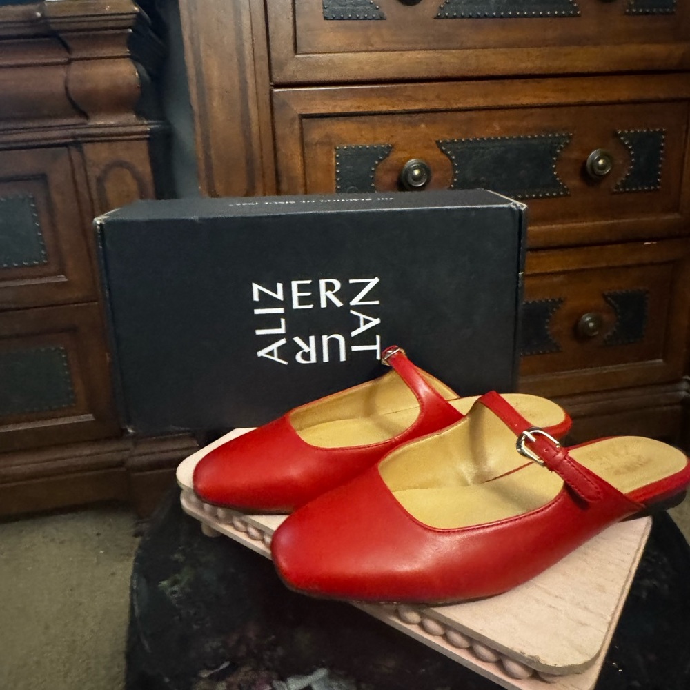 Naturalizer Women's Red Leather Mules